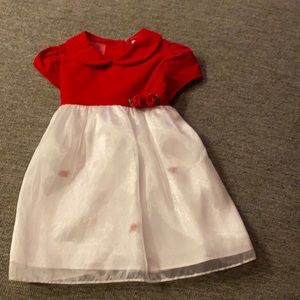 Beautiful dress for 24 month in good condition! No flaws